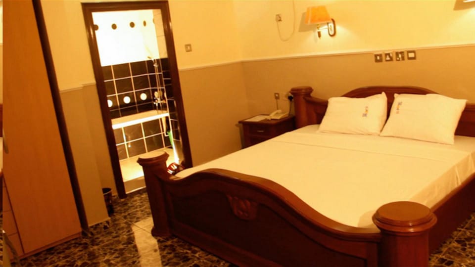 Studio | In-room safe, desk, blackout drapes, free WiFi