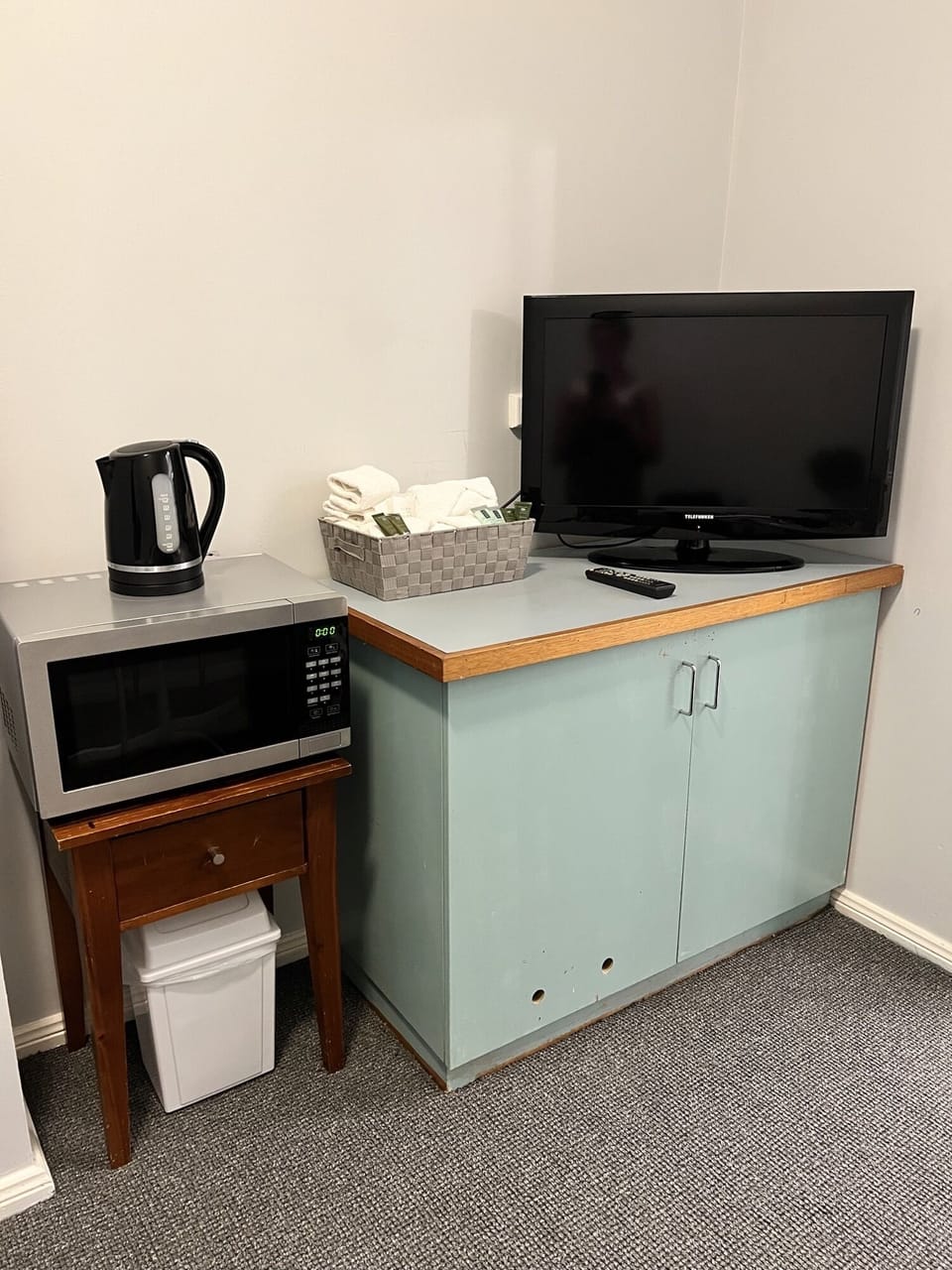 Basic Double Room, Shared Bathroom | 1 bedroom, pillowtop beds, blackout drapes, iron/ironing board