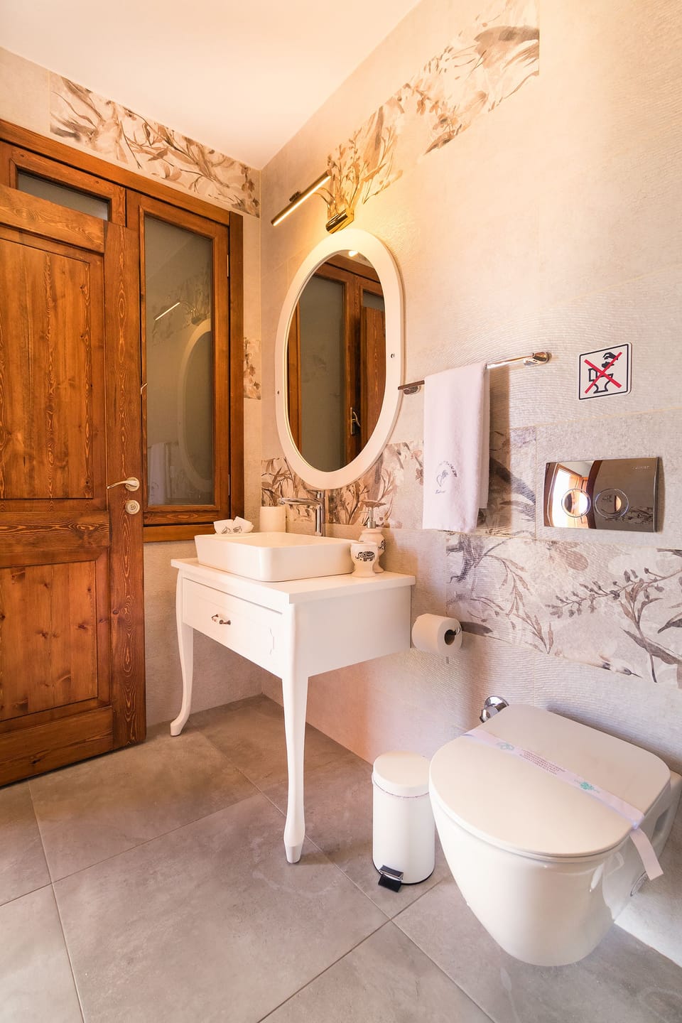 Elite Room (Badem) | Bathroom | Shower, rainfall showerhead, hair dryer, bathrobes