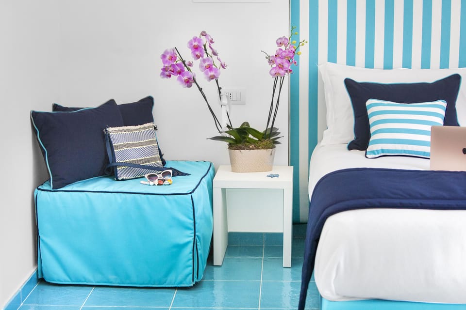 Deluxe Room (Sorrento) | Minibar, in-room safe, desk, soundproofing