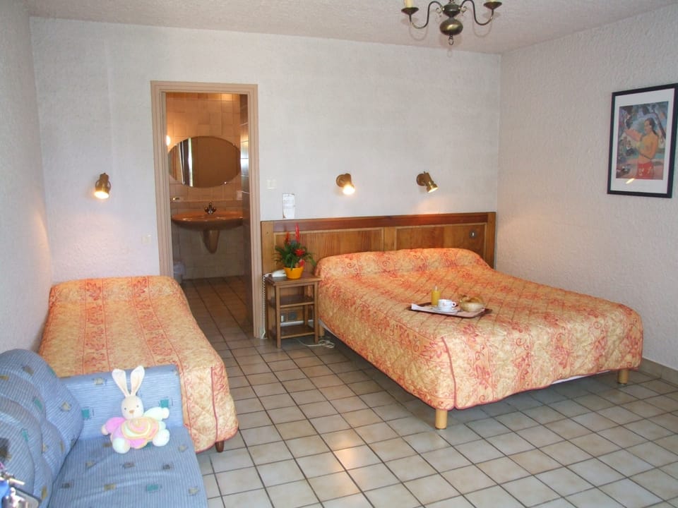 Bungalow, Garden Area (for 3) | In-room safe, desk, blackout drapes, soundproofing