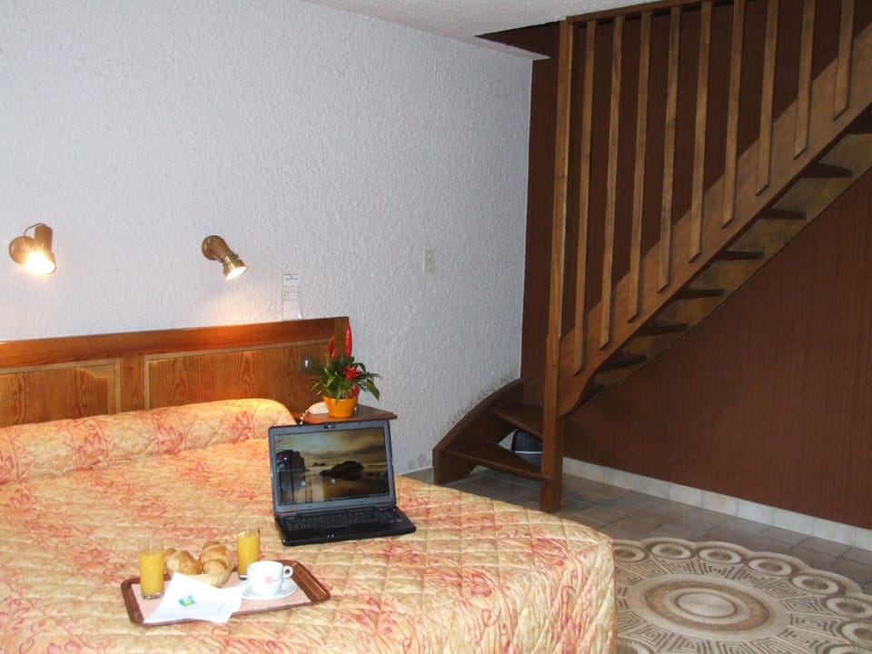 Bungalow, Balcony, Garden View | In-room safe, desk, blackout drapes, soundproofing