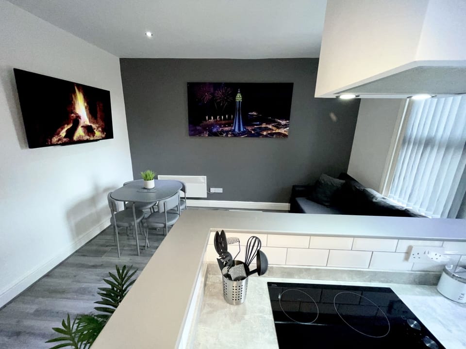 Deluxe Apartment, Hot Tub (Reads Ditchburn ) | Lounge