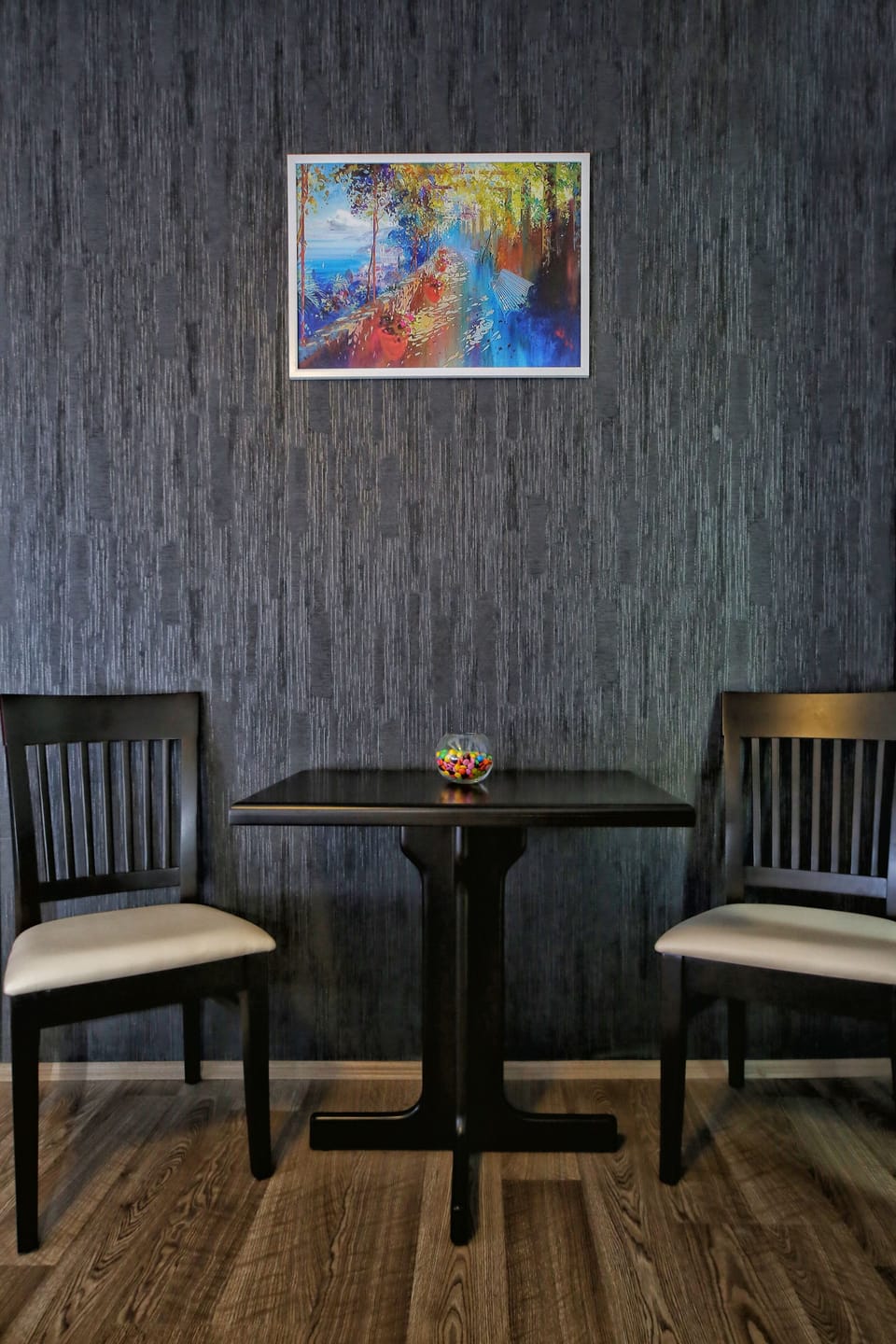 Triple Room (203, 303, 206, 207, 306, 307, 404 405) | Living area | Flat-screen TV