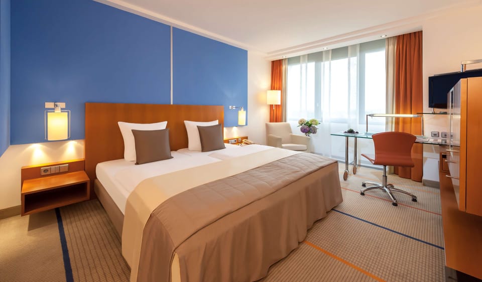 Premium bedding, in-room safe, desk, laptop workspace