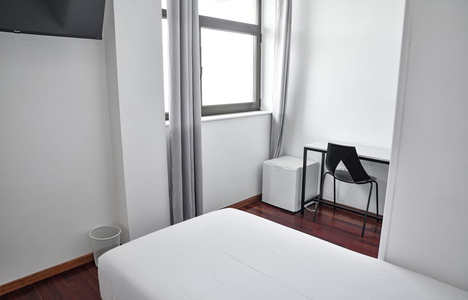 Single Room (Accesible) | Desk, free WiFi, bed sheets