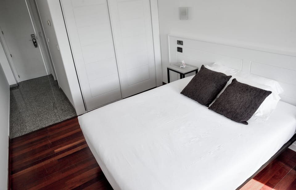 Double Room | Desk, free WiFi, bed sheets