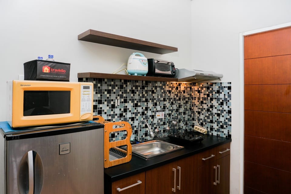 Room | Private kitchen | Fridge, stovetop, cookware/dishes/utensils