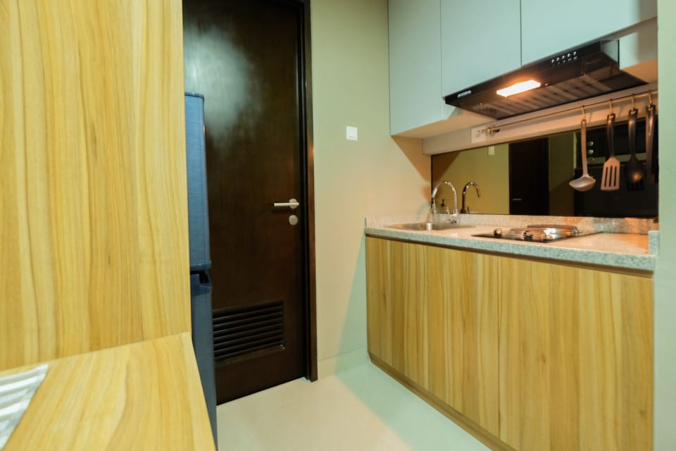 Room | Private kitchen | Fridge, microwave, stovetop, electric kettle