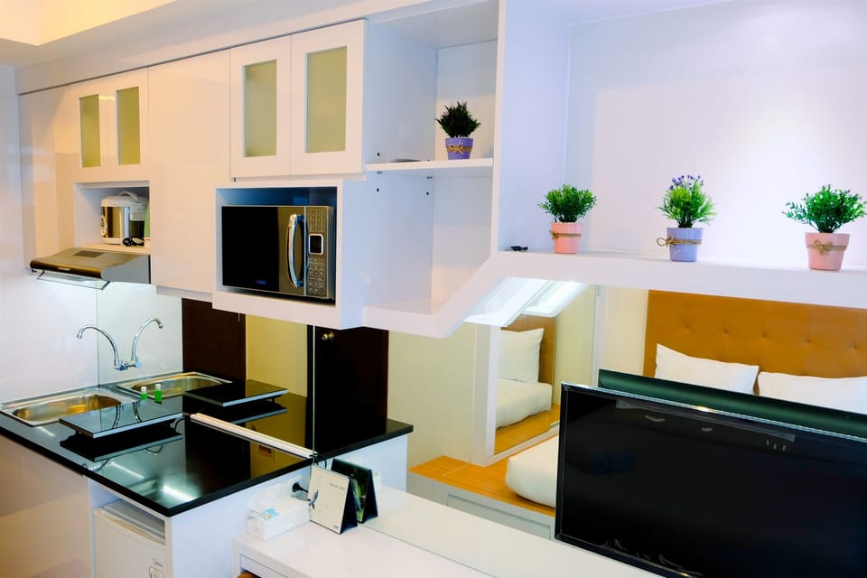 Room | Private kitchen | Fridge, stovetop, electric kettle, cookware/dishes/utensils