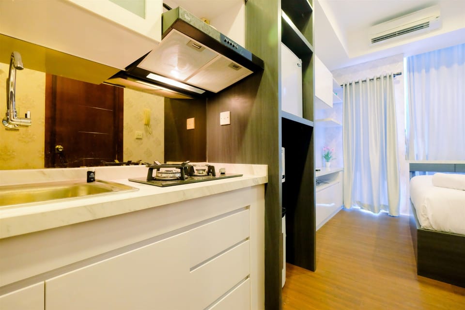Room | Private kitchen | Fridge, stovetop, cookware/dishes/utensils