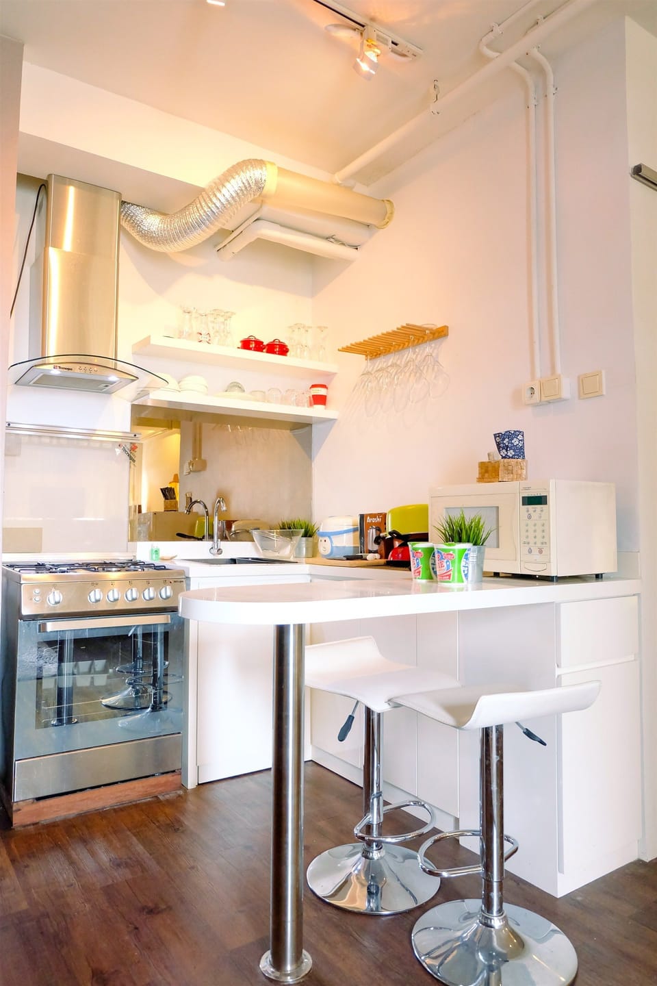 Room | Private kitchen | Fridge, stovetop, cookware/dishes/utensils