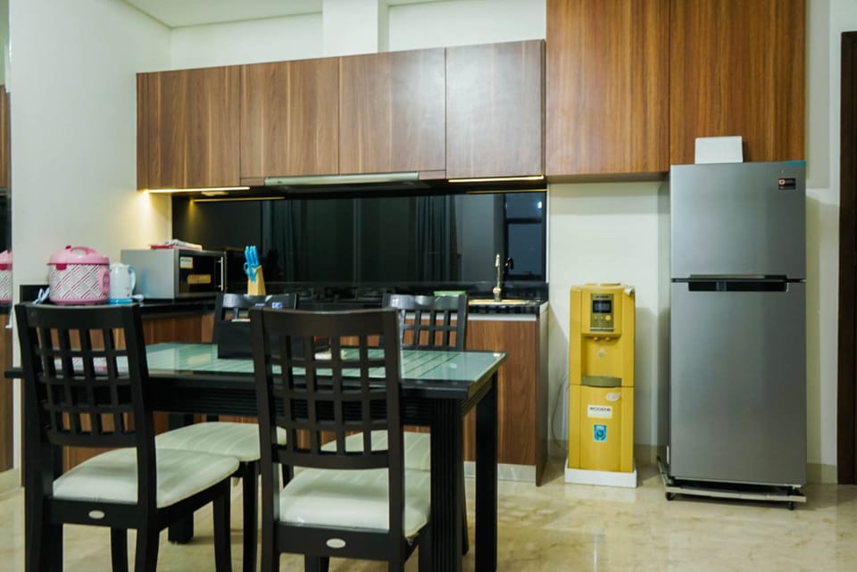 Room | Private kitchen | Fridge, stovetop, cookware/dishes/utensils
