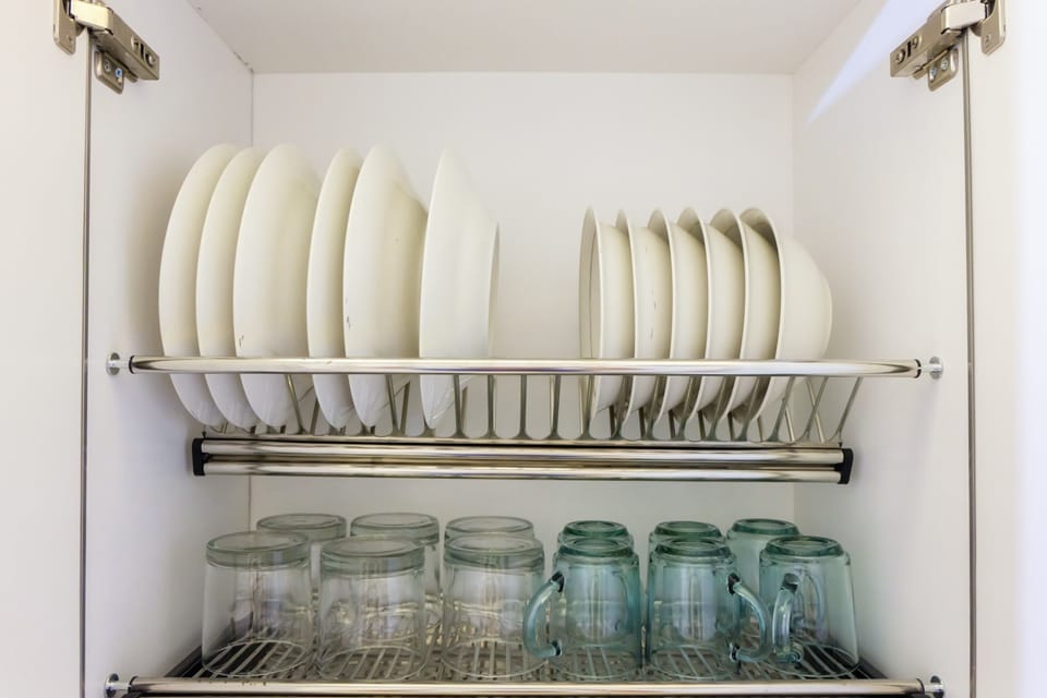 Room | Private kitchenette | Fridge, stovetop, cookware/dishes/utensils