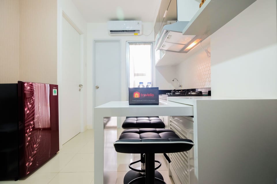 Room | Private kitchen | Fridge, stovetop, electric kettle, cookware/dishes/utensils