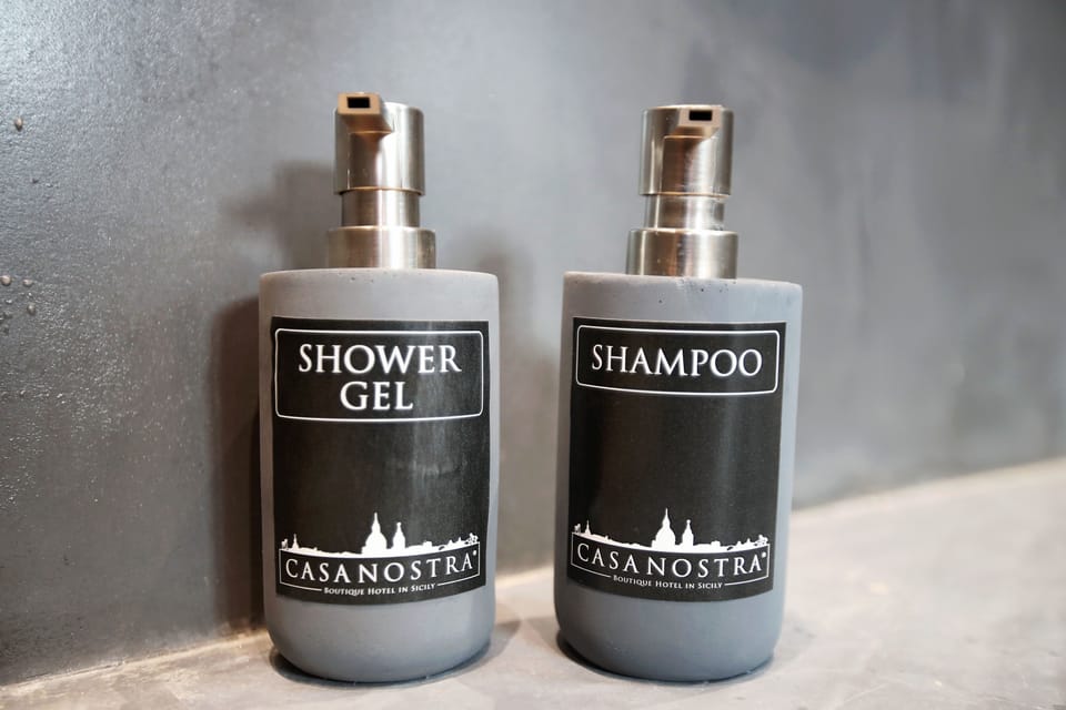 Deluxe Suite, Jetted Tub (Piazza Pretoria) | Bathroom | Shower, rainfall showerhead, bidet, towels