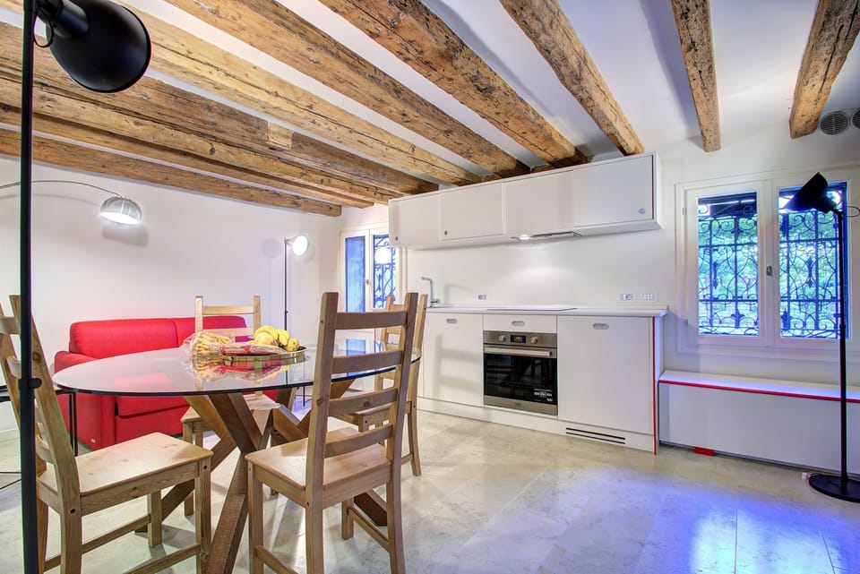Apartment, 1 Bedroom, Canal View, Ground Floor | Living area