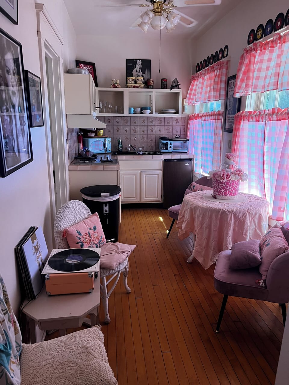 Deluxe Double or Twin Room | Private kitchen | Coffee/tea maker, fridge, microwave, cookware/dishes/utensils