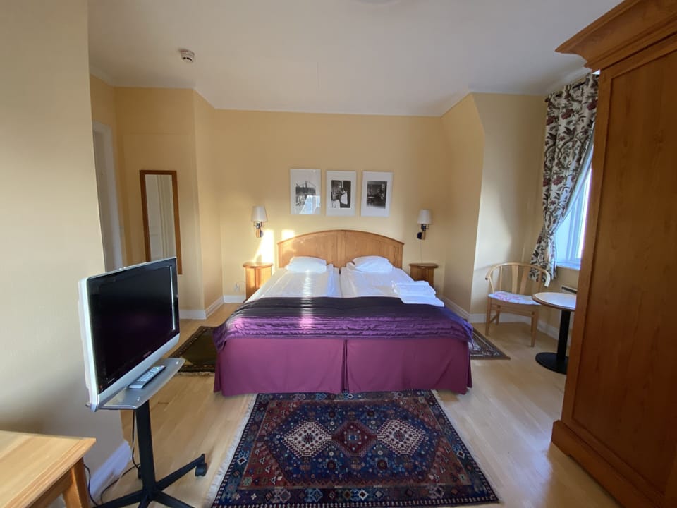 Double Room, Private Bathroom | Blackout drapes, iron/ironing board (on request), cribs (free)