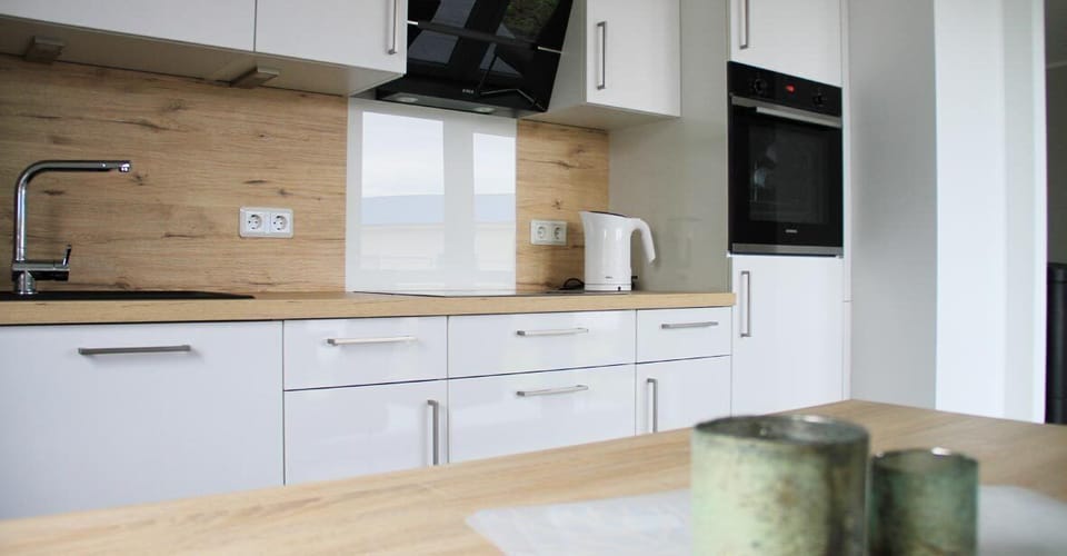 Marina Müritz Apartment Waterside | Private kitchen | Full-size fridge, oven, stovetop, electric kettle