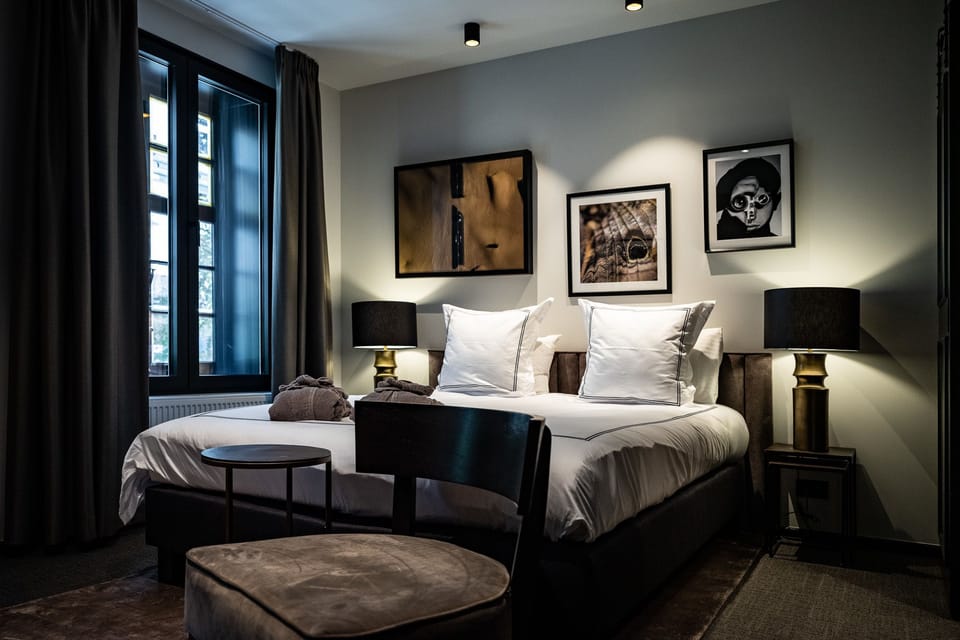 Suite, Fireplace | In-room safe, desk, laptop workspace, blackout drapes