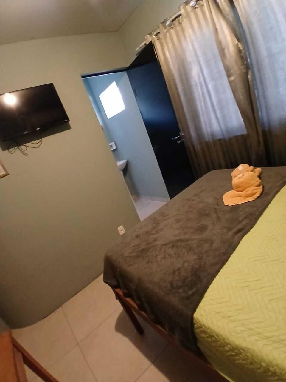 Iris | Iron/ironing board, free WiFi, bed sheets