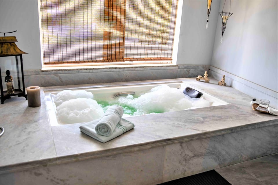 Couples treatment rooms, sauna, hot tub, body treatments, hydrotherapy