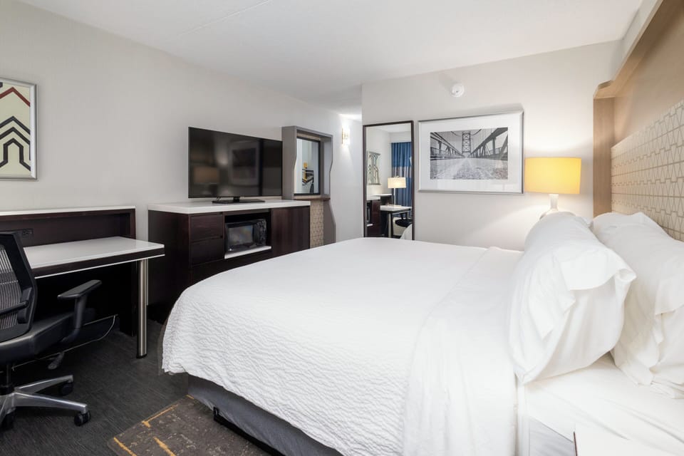 Standard Room, 1 King Bed | 1 bedroom, premium bedding, pillowtop beds, desk