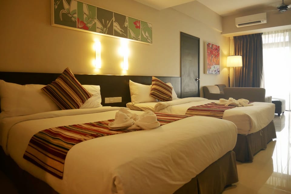 Superior Twin Room | In-room safe, desk, laptop workspace, blackout drapes