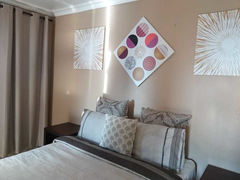 Standard Room | Iron/ironing board (on request), bed sheets