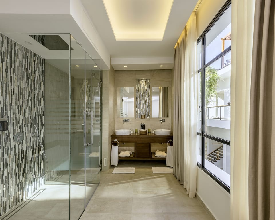 Suite | Bathroom shower