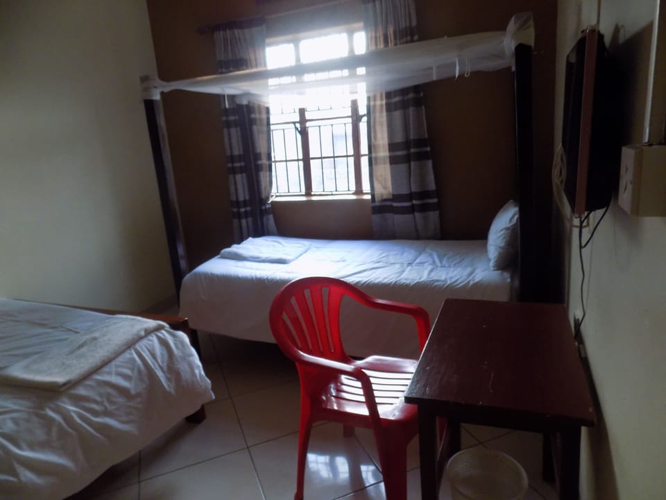 Twin Room | Desk, blackout drapes, free WiFi, bed sheets