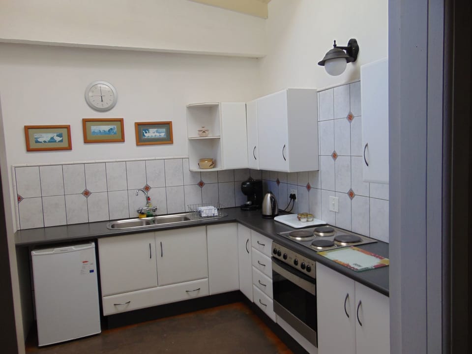 Family Cottage (2) | Private kitchen | Mini-fridge, electric kettle