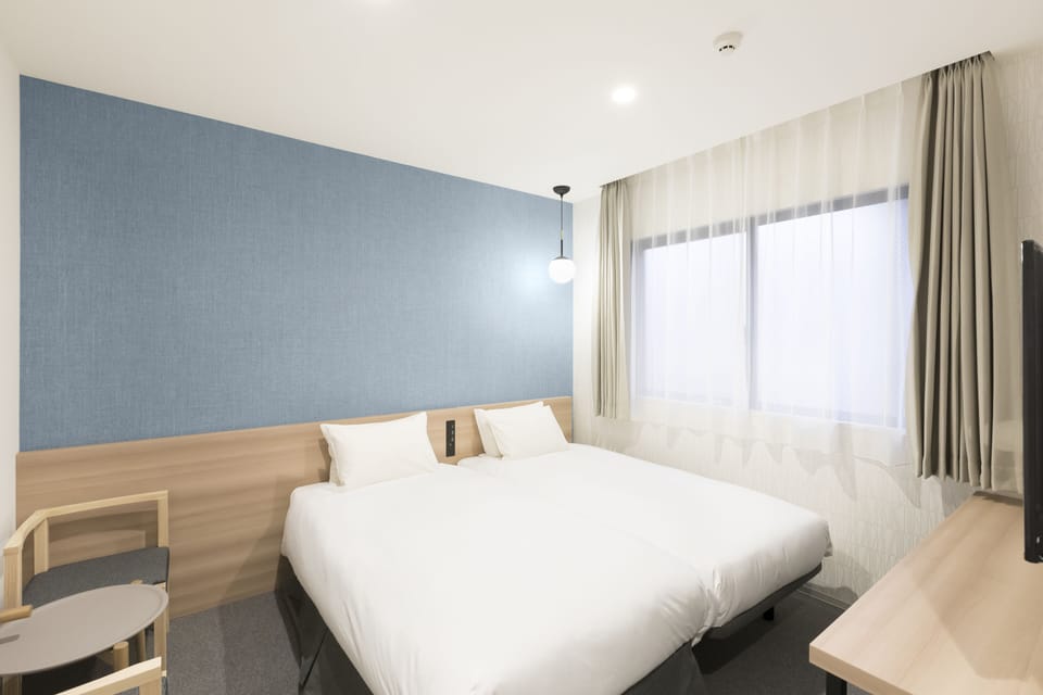 Twin Room with Extra bed | In-room safe, iron/ironing board, free WiFi, bed sheets