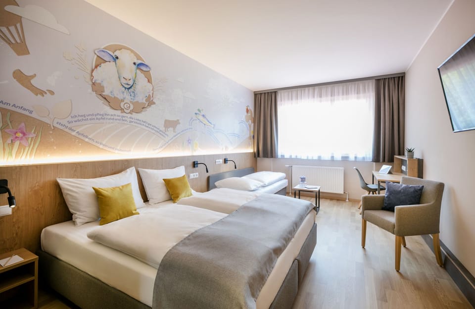 Standard Triple Room | In-room safe, cribs (surcharge), WiFi (free), individually decorated