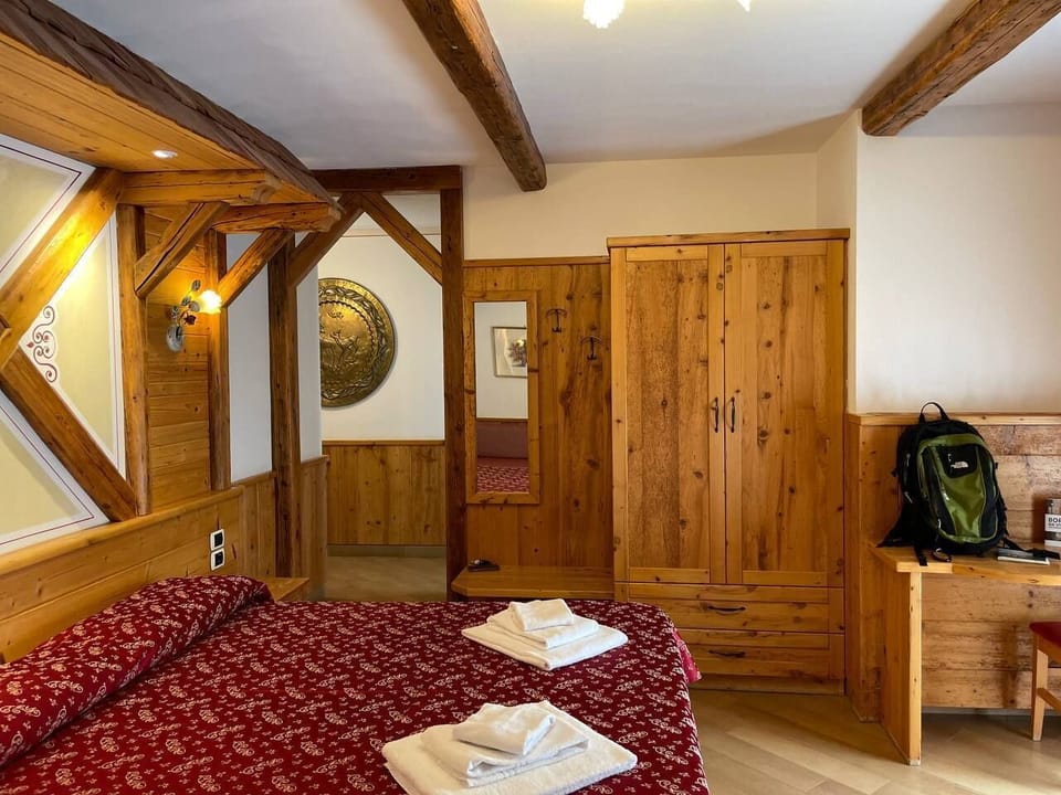 Double or Twin Room | Premium bedding, down comforters, in-room safe, desk