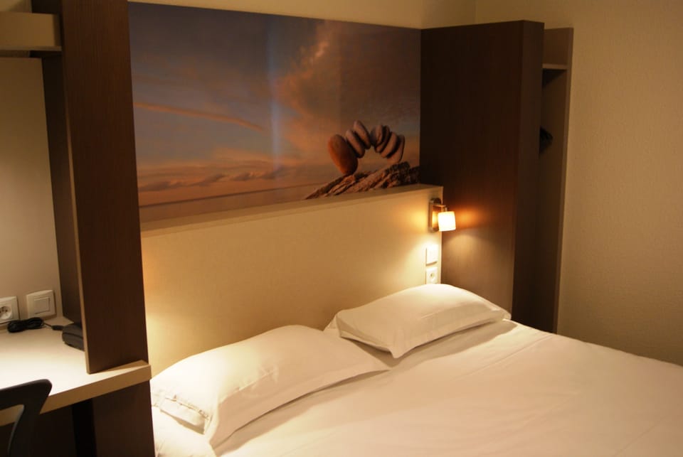 1 bedroom, premium bedding, desk, blackout drapes