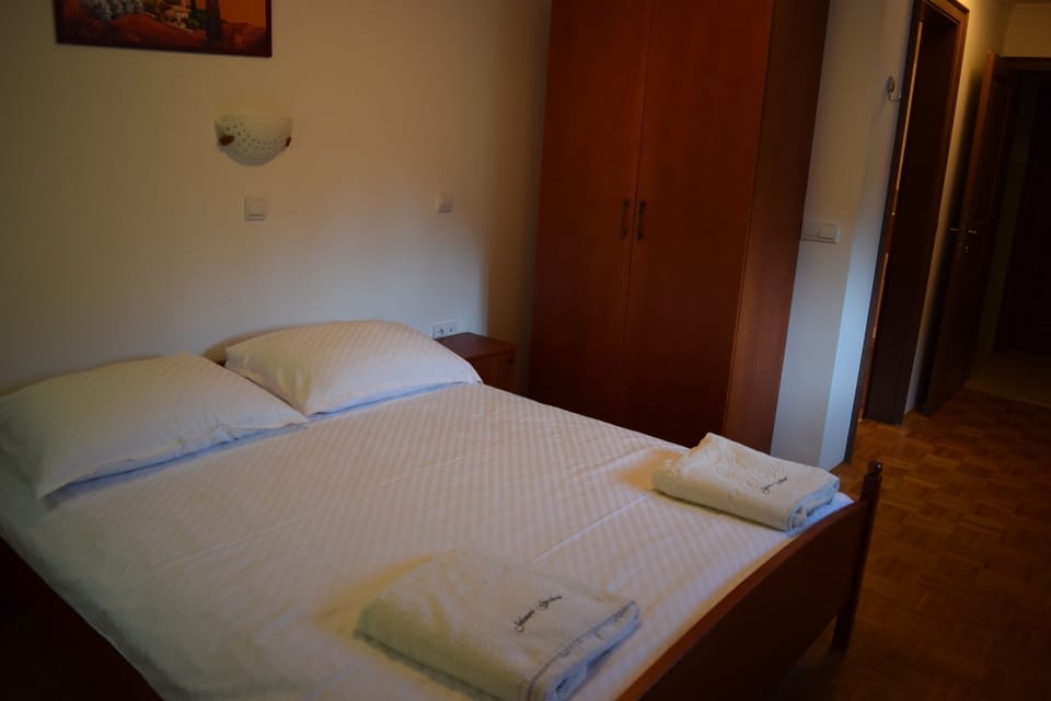 Classic Double Room | Desk, blackout drapes, soundproofing, free WiFi