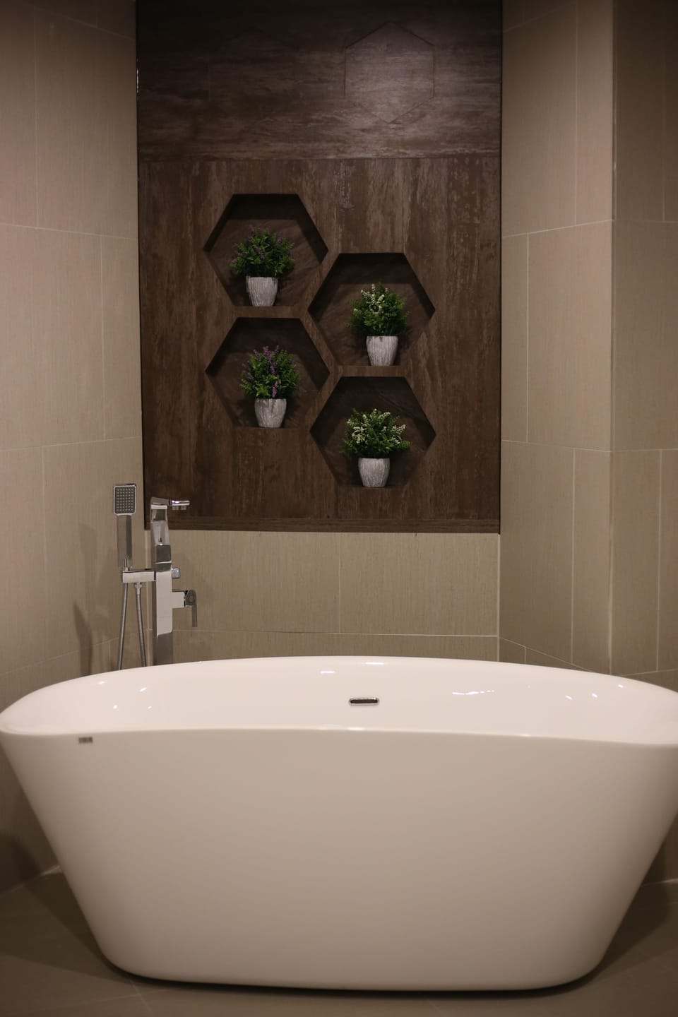 Suite, 1 King Bed, Bathtub | Down comforters, minibar, in-room safe, laptop workspace
