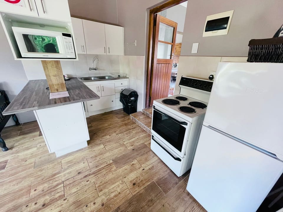Comfort Studio | Private kitchen | Fridge, microwave, electric kettle, toaster