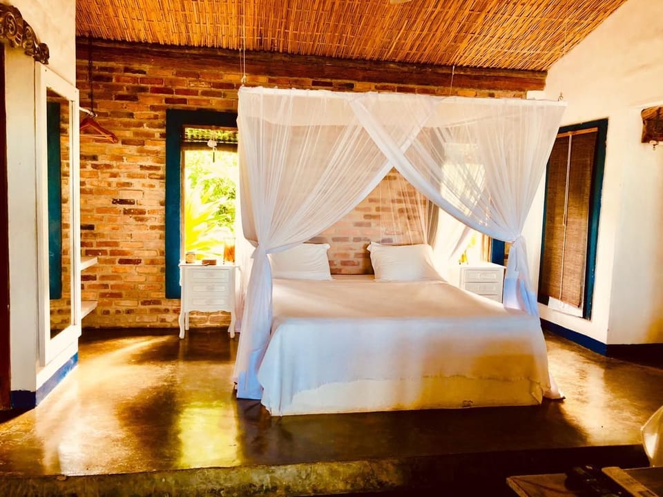 Blackout drapes, WiFi (free), bed sheets