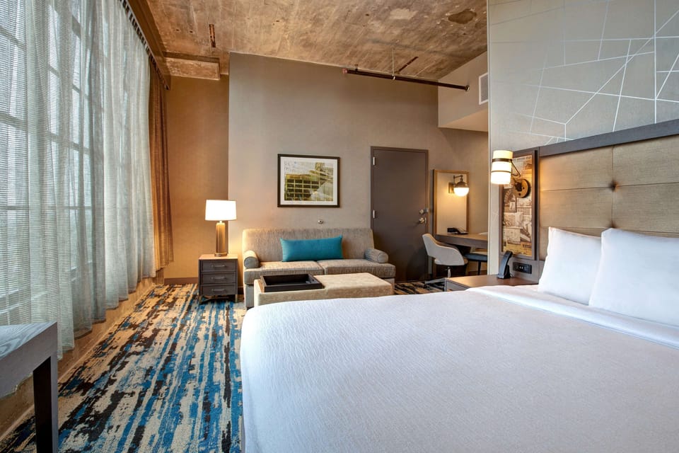 Studio Suite, 1 King Bed | In-room safe, desk, laptop workspace, WiFi