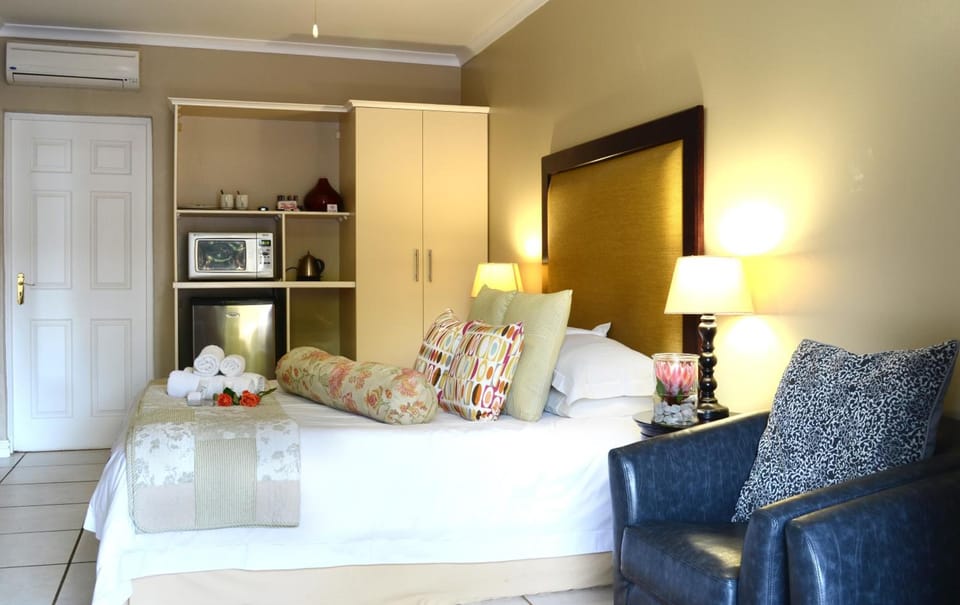 Premium bedding, desk, iron/ironing board (on request), WiFi (free)