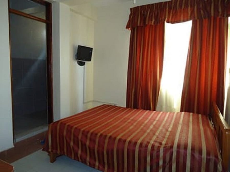 Standard Double Room | Desk, free WiFi, bed sheets