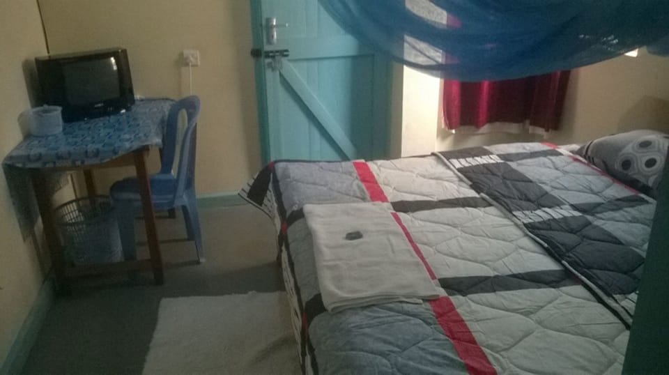 Executive Room | Desk, free WiFi, bed sheets