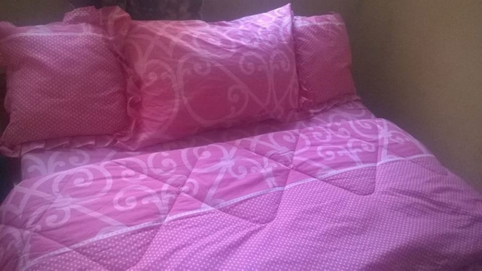 Twin Room | Desk, free WiFi, bed sheets