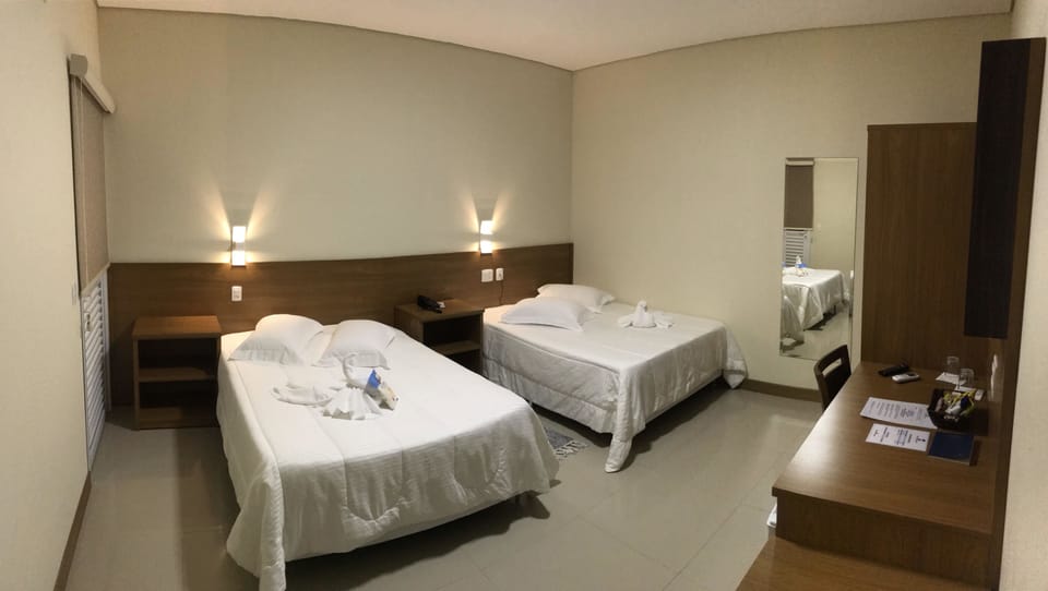 Family Room, 1 Bedroom | Minibar, in-room safe, desk, blackout drapes