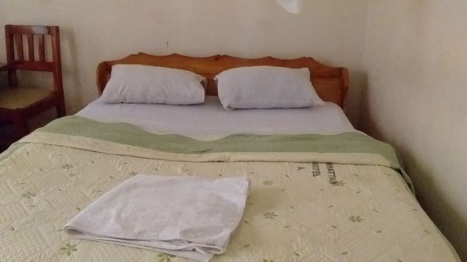 Double Room | Desk, bed sheets