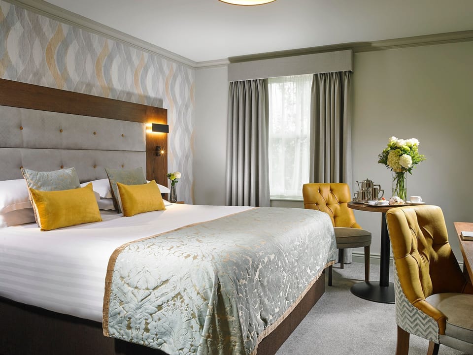 Premium bedding, memory foam beds, desk, soundproofing