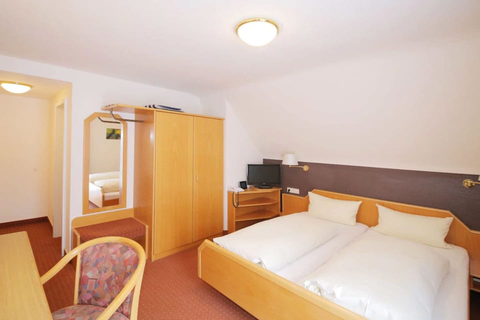 Double Room, Balcony | Desk, laptop workspace, blackout drapes, free WiFi
